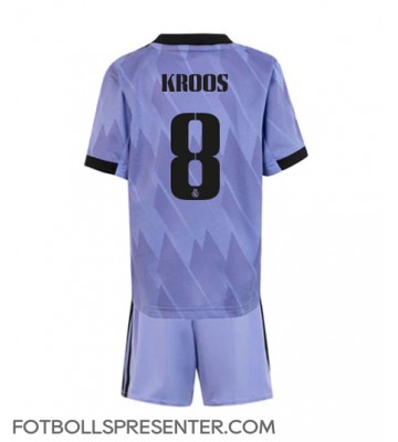 Real Madrid Toni Kroos #8 Bortatröja Barn 2022-23 Kortärmad (+ korta byxor)